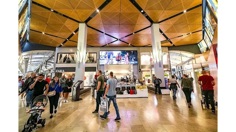 Alexandrium Shopping Center - Image 2