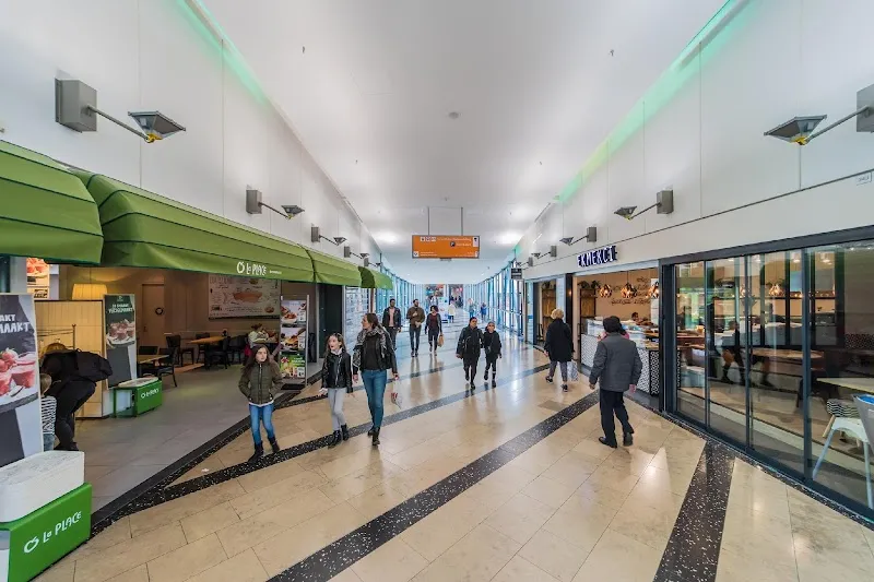 Alexandrium Shopping Center - Image 4