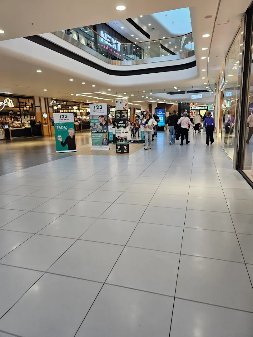 Ametzondo Shopping Mall - Image 6