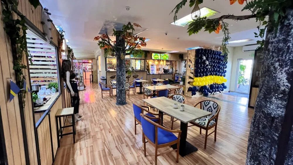 Blue Mall shopping centre - Image 5