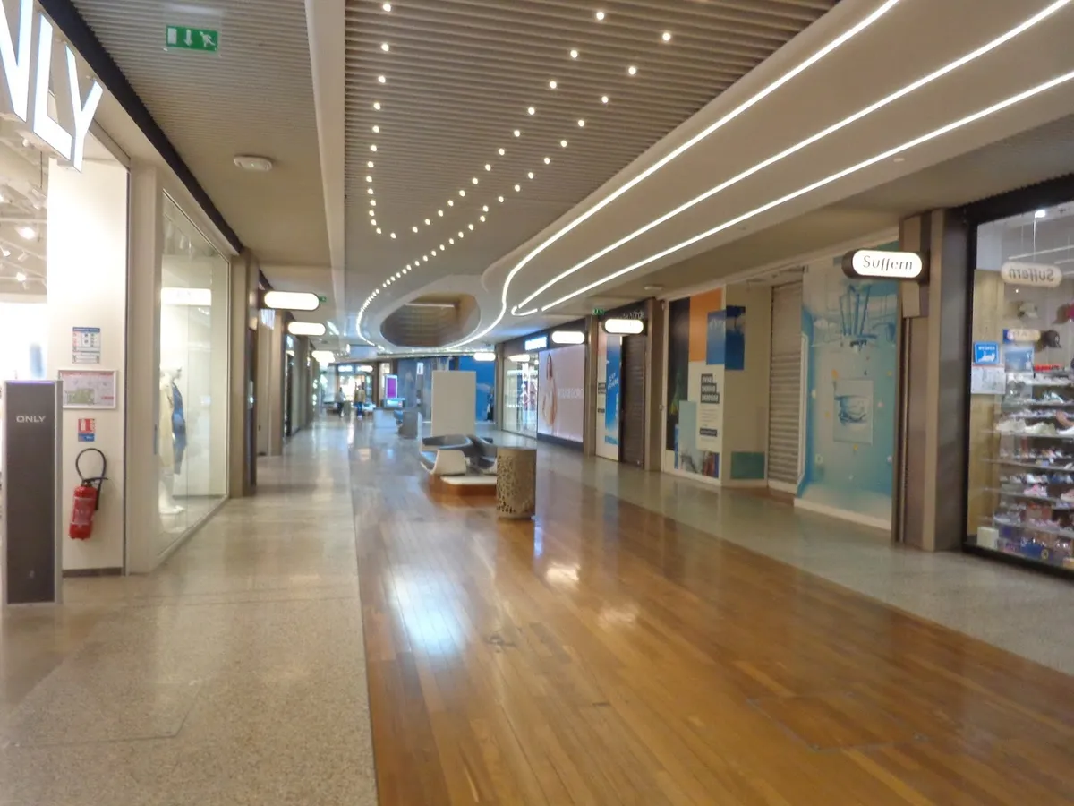 CAP3000 - Shopping Mall - Image 6