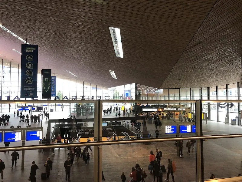 Central Plaza - Image 4