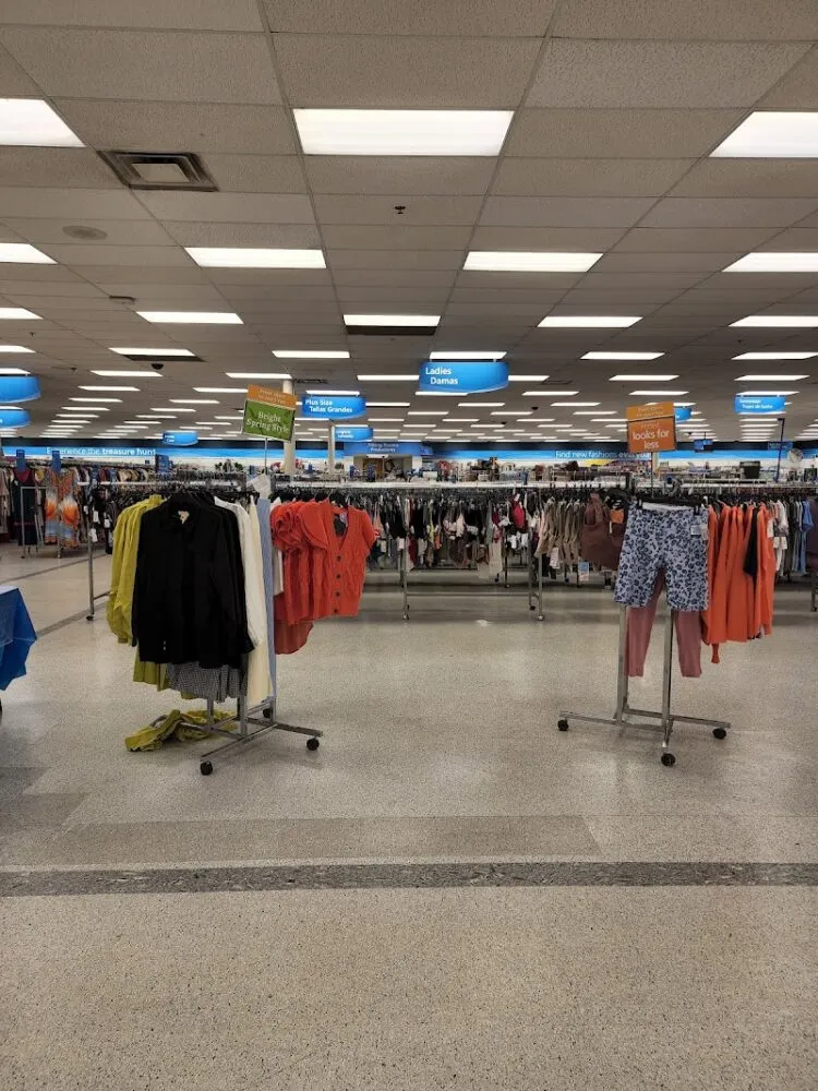 Colonial Plaza - Image 4