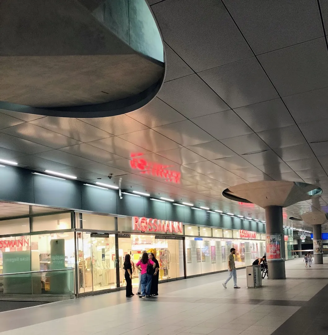 Einkaufsbahnhof Berlin Hbf - Image 7