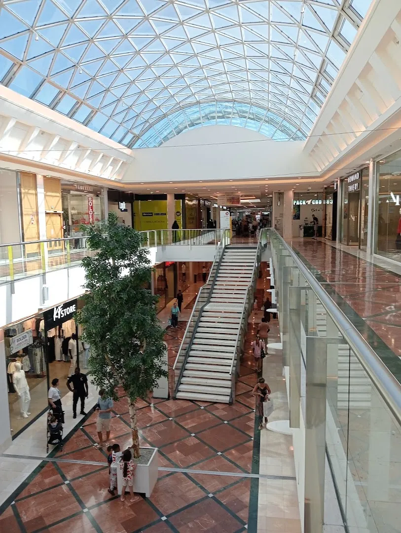 Evry 2 Regional Shopping Center - Image 4