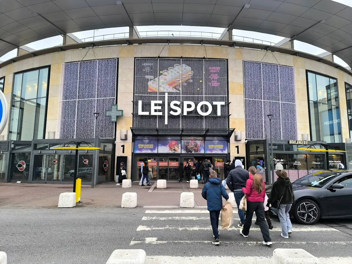Evry 2 Regional Shopping Center - Image 7