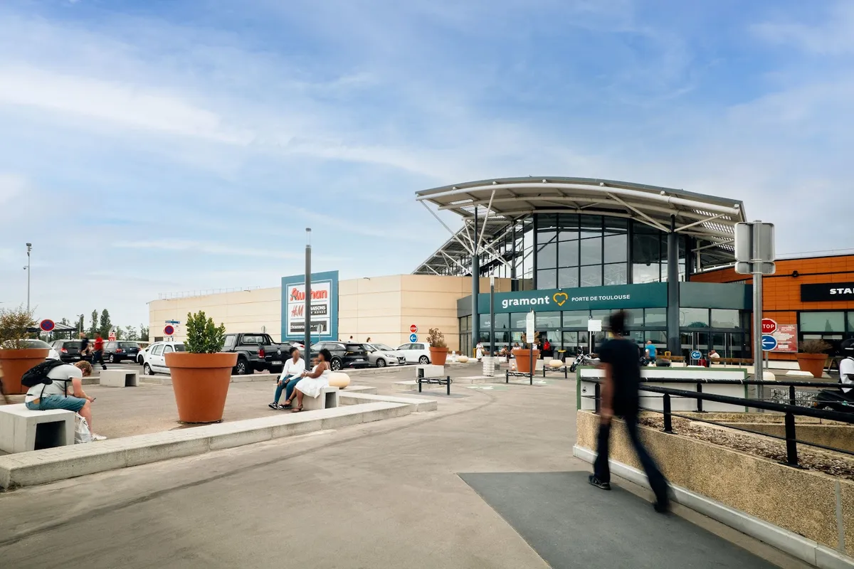 Gramont Shopping Center - Image 5
