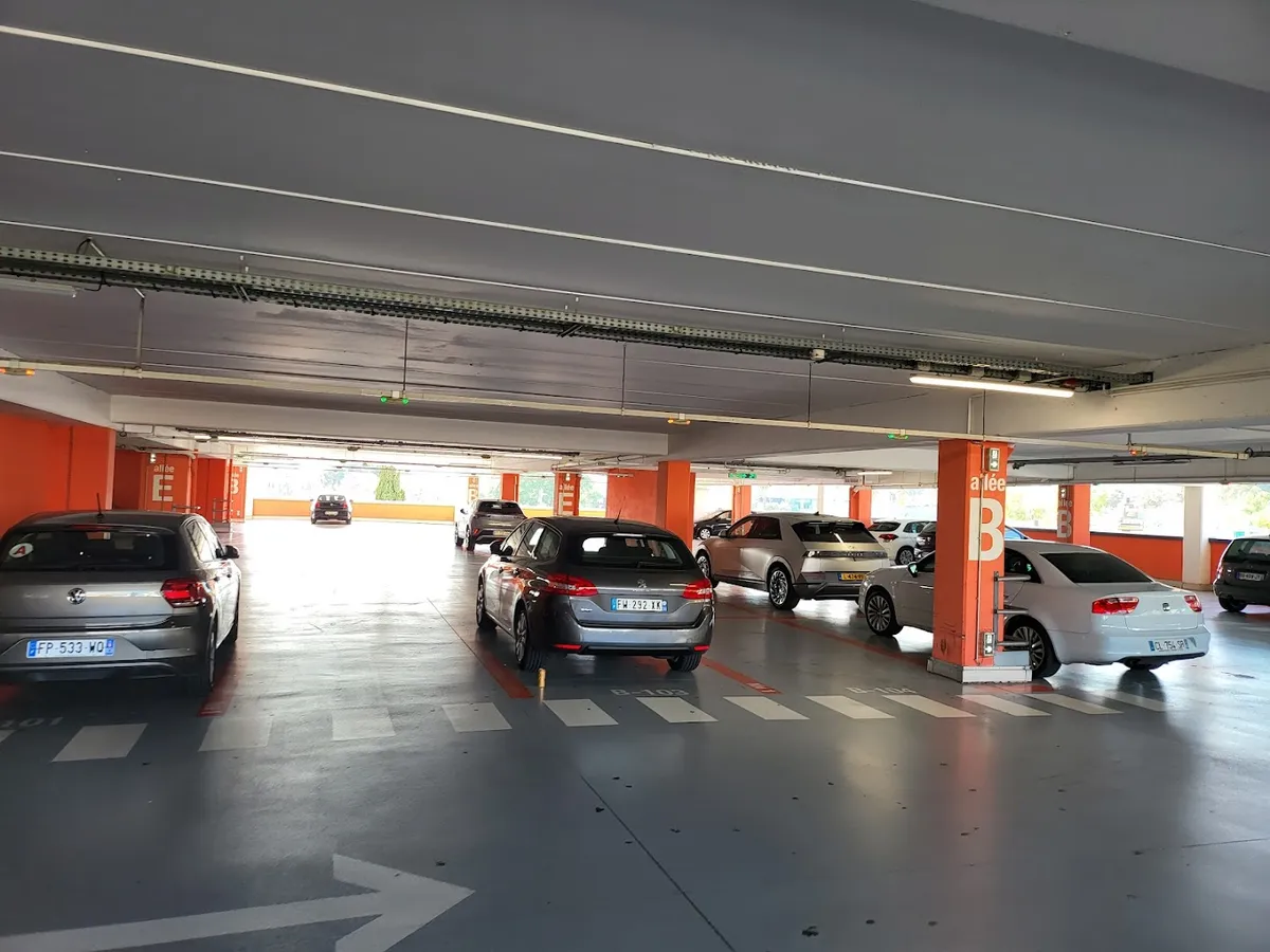 L'Avenue 83 - Image 4