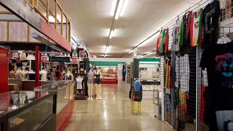 Magic Mall Plaza - Image 3