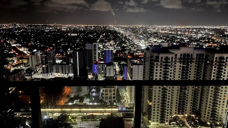 Mary Brickell Village - Image 7