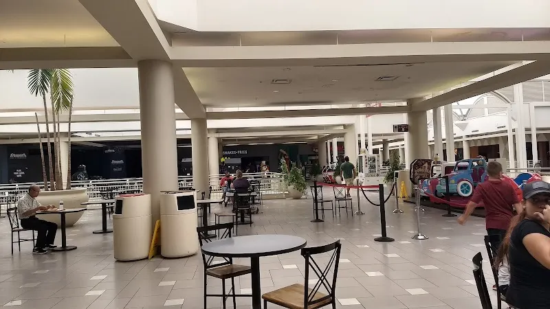 Orlando Fashion Square - Image 4