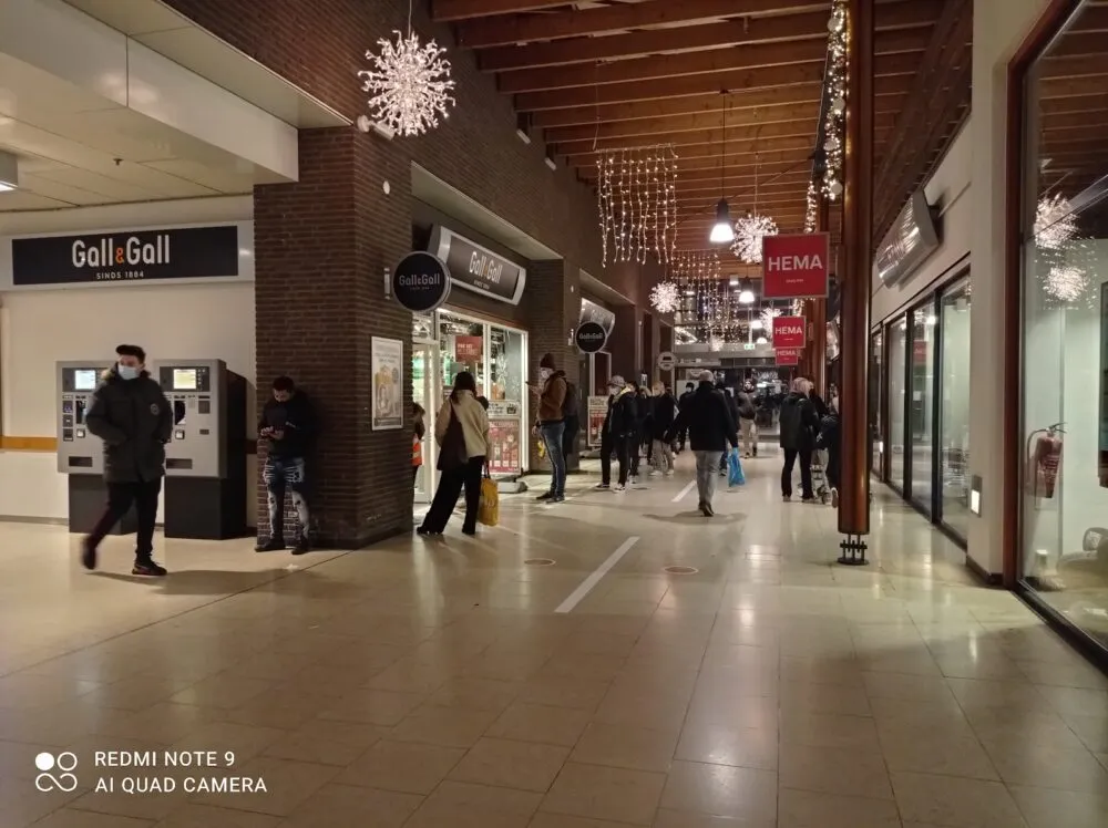 Plein '40-'45 Shopping Center - Image 4