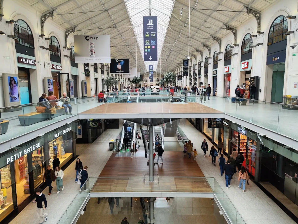 Shopping centre "Saint-Lazare" - Image 4
