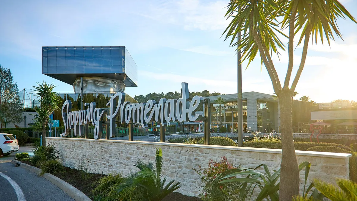 Shopping Promenade - Image 3
