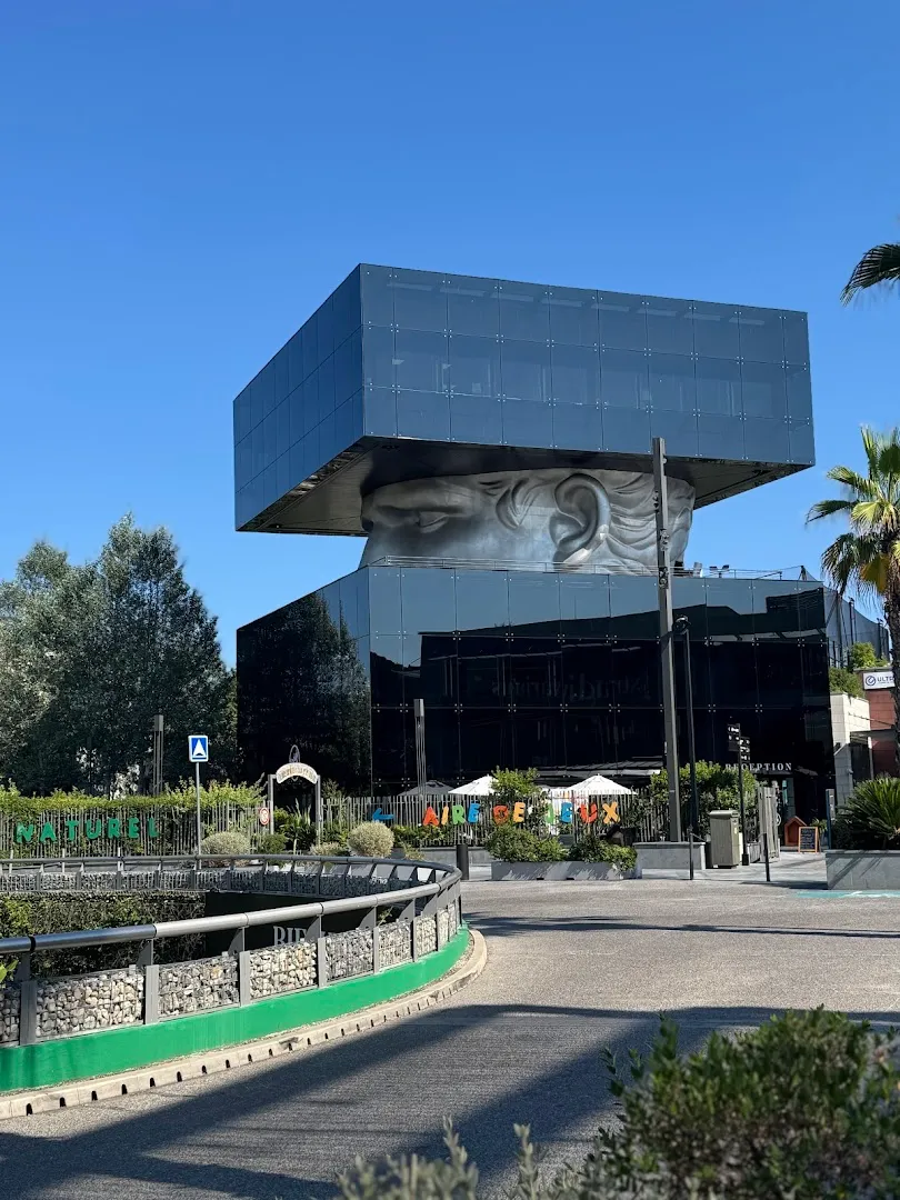 Shopping Promenade - Image 5