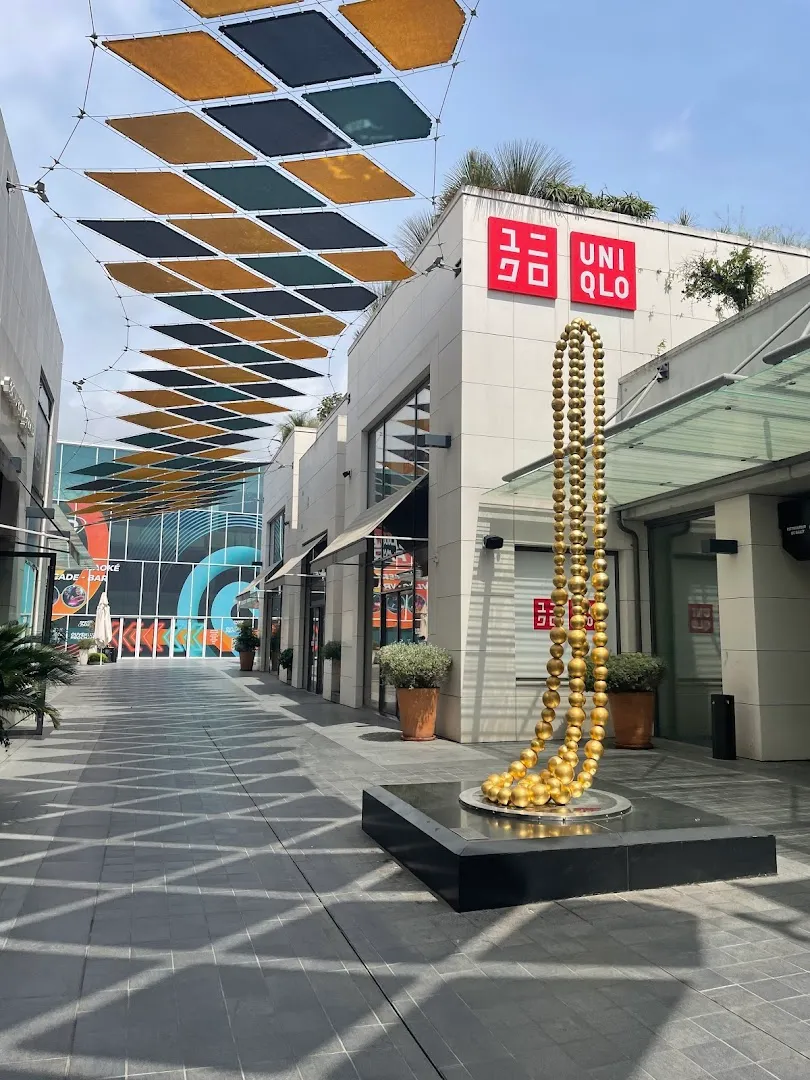 Shopping Promenade - Image 7