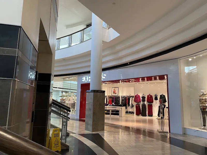 The Avenues - Image 4