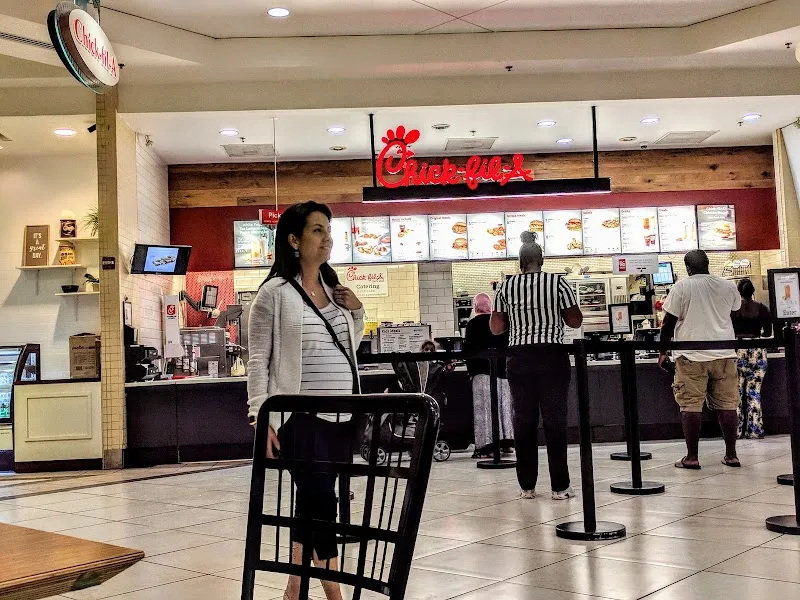 The Oaks Mall - Image 4
