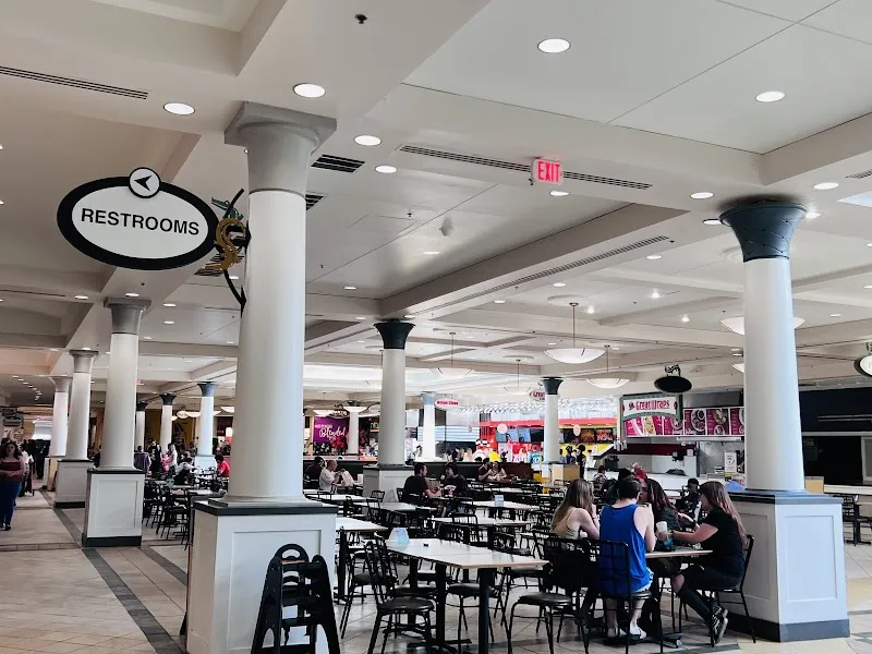 The Oaks Mall - Image 5
