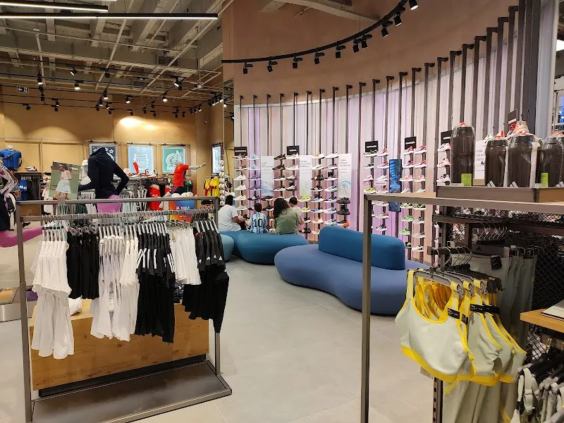Top Center Shopping - Image 6