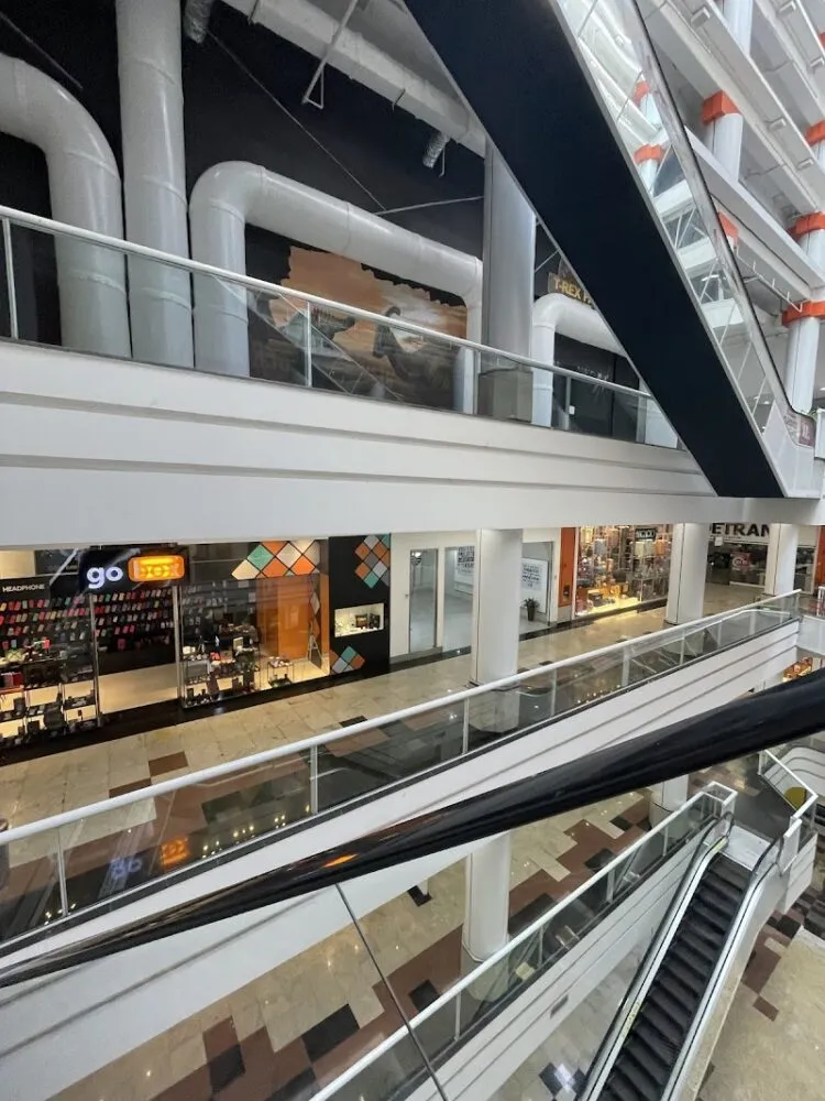 Via Brasil Shopping - Image 2
