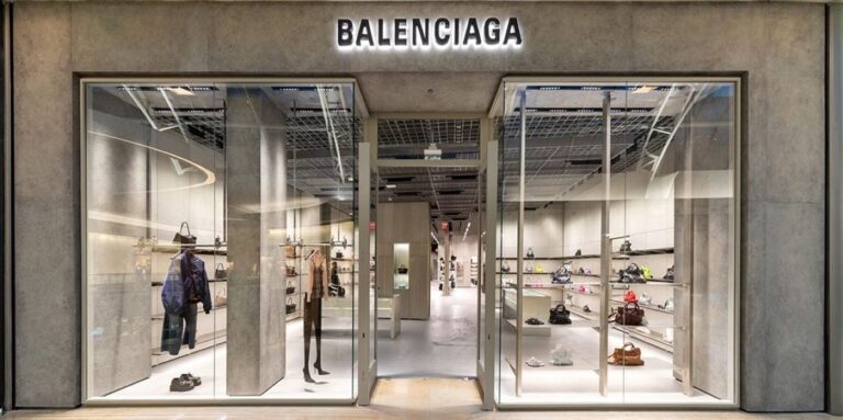 BALENCIAGA